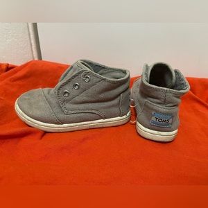 Baby boy Grey TOMS booties